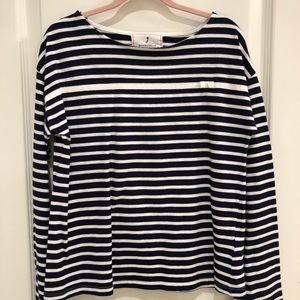 Beautiful long sleeves striped shirts.